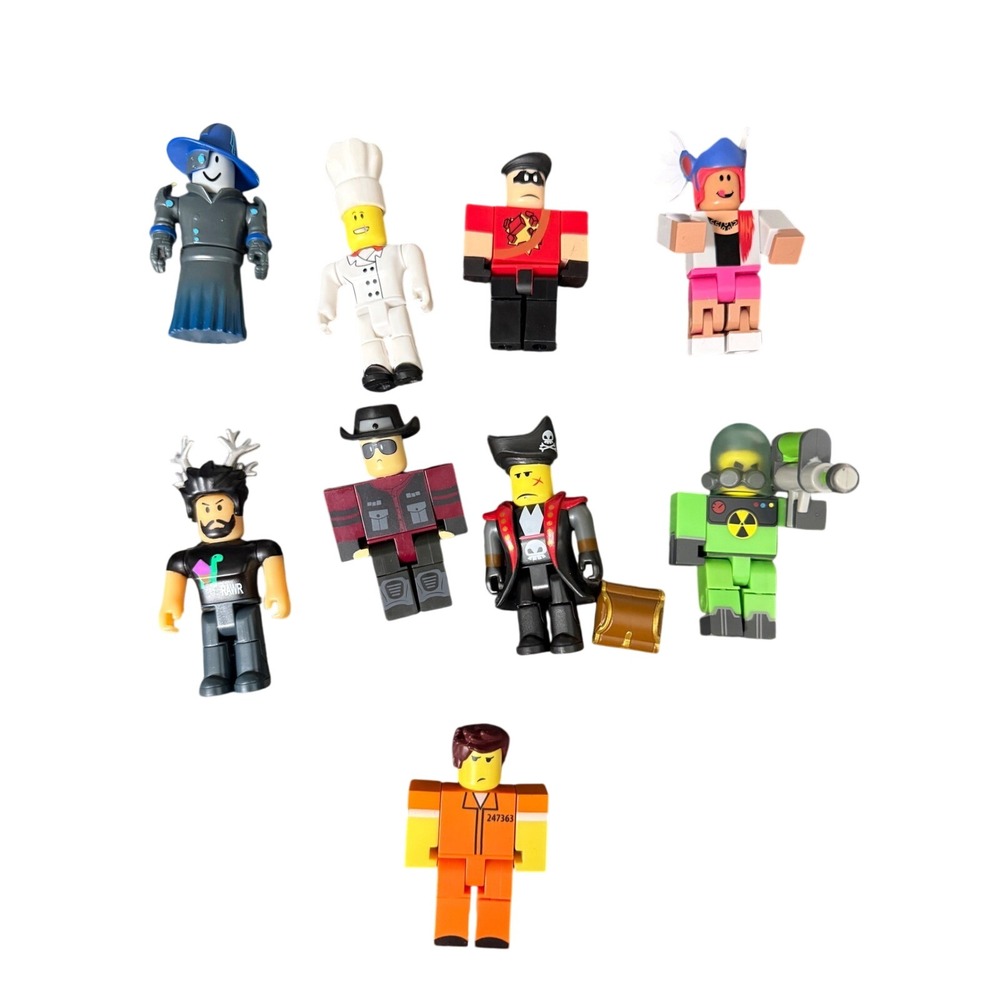 Roblox Action Figures Lot Bundle Assorted Characters Accessories 90+ pieces Toys